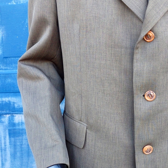 Bonelli Men's (3) Button Lux Blazer. - Picture 10 of 17